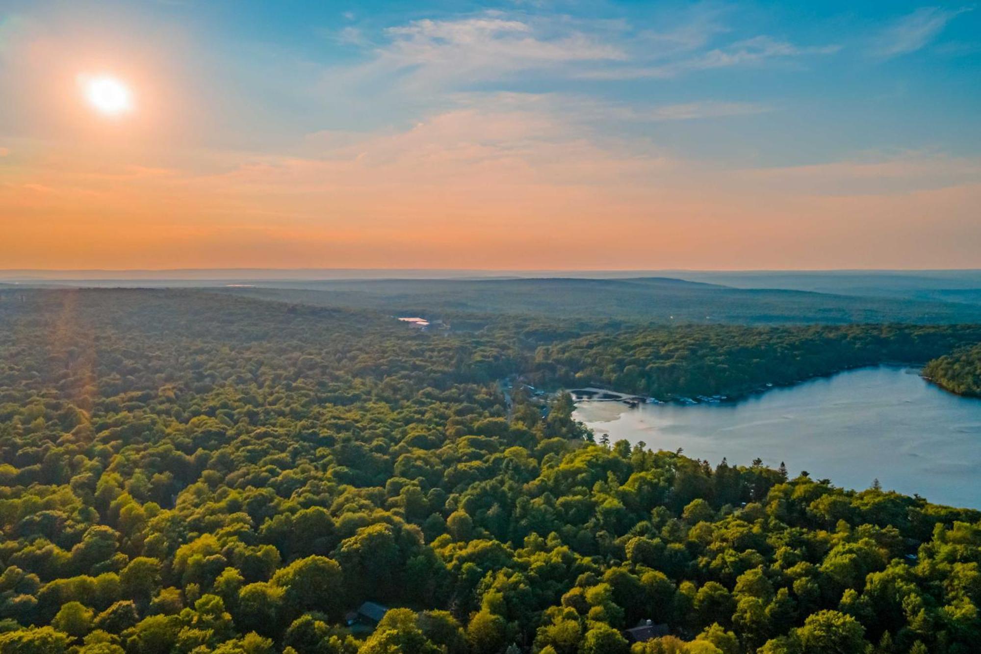 Poconos Ski Retreat With Sauna, Hot Tub, And Game Room Lake Harmony Bagian luar foto