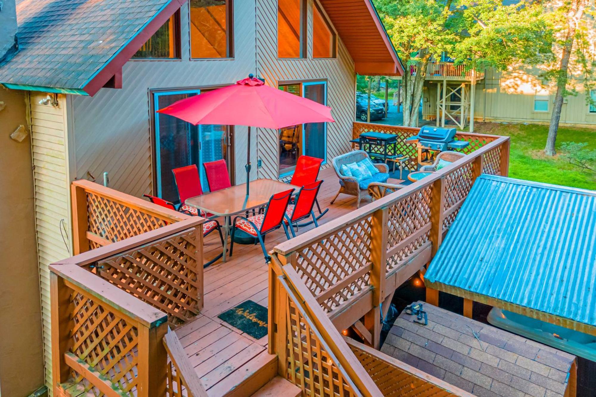 Poconos Ski Retreat With Sauna, Hot Tub, And Game Room Lake Harmony Bagian luar foto