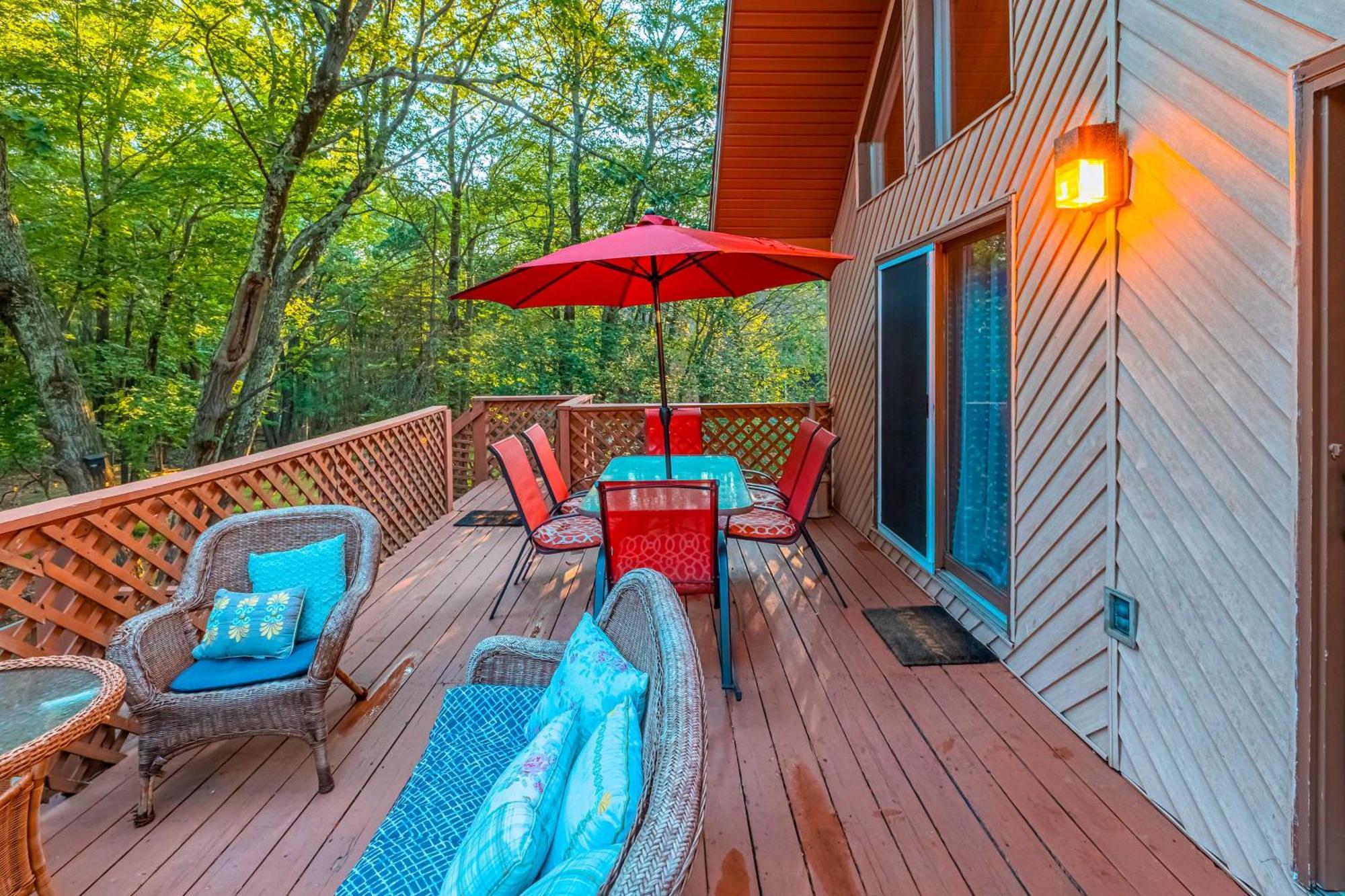 Poconos Ski Retreat With Sauna, Hot Tub, And Game Room Lake Harmony Bagian luar foto