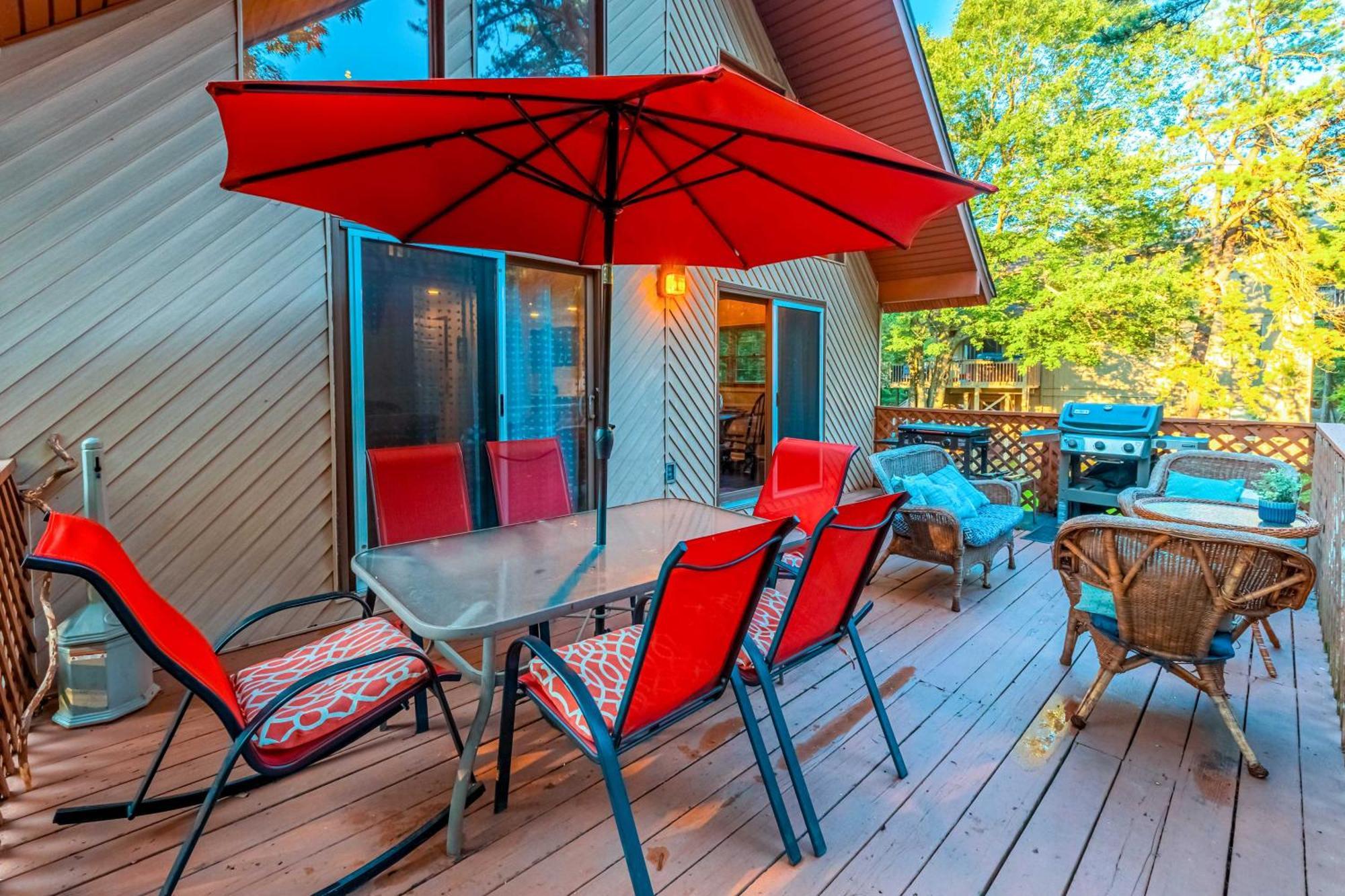 Poconos Ski Retreat With Sauna, Hot Tub, And Game Room Lake Harmony Bagian luar foto
