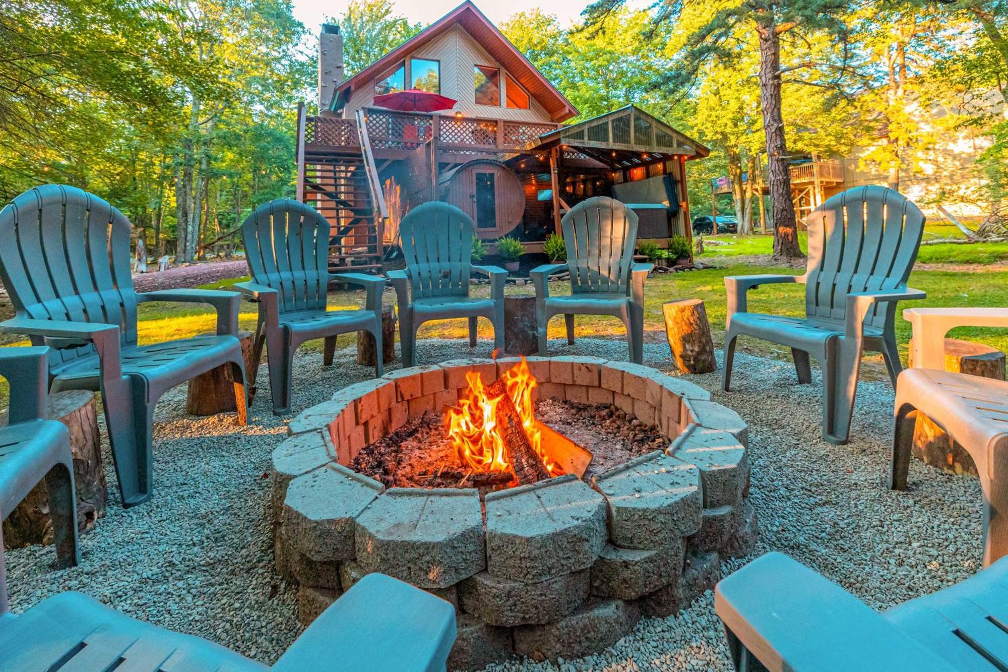 Poconos Ski Retreat With Sauna, Hot Tub, And Game Room Lake Harmony Bagian luar foto