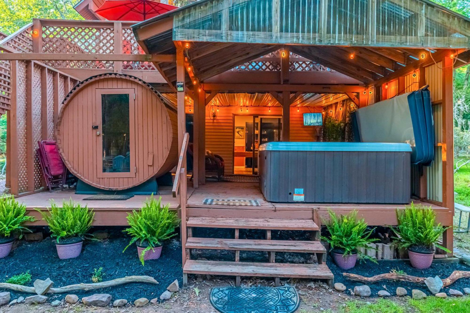 Poconos Ski Retreat With Sauna, Hot Tub, And Game Room Lake Harmony Bagian luar foto