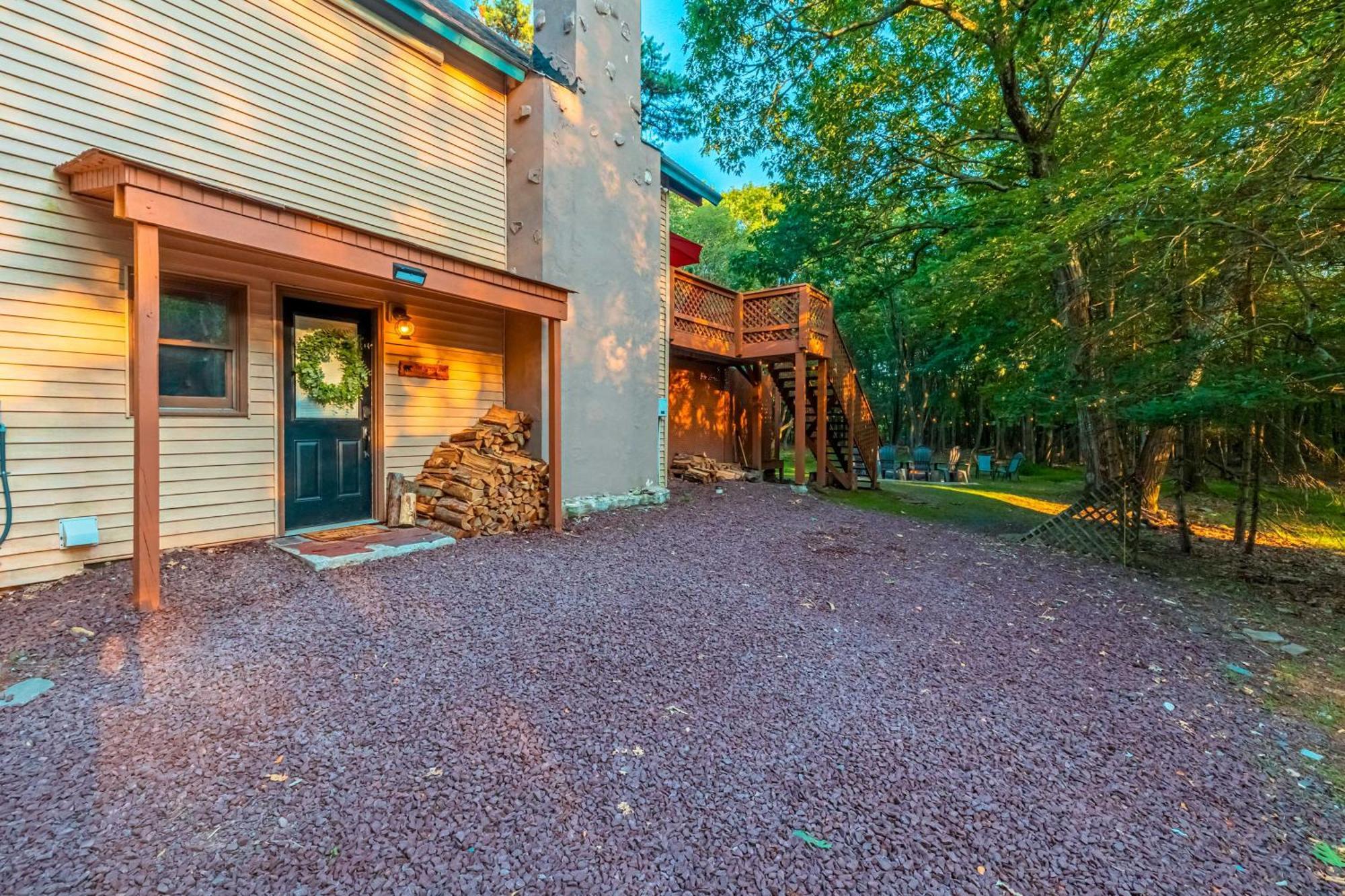 Poconos Ski Retreat With Sauna, Hot Tub, And Game Room Lake Harmony Bagian luar foto