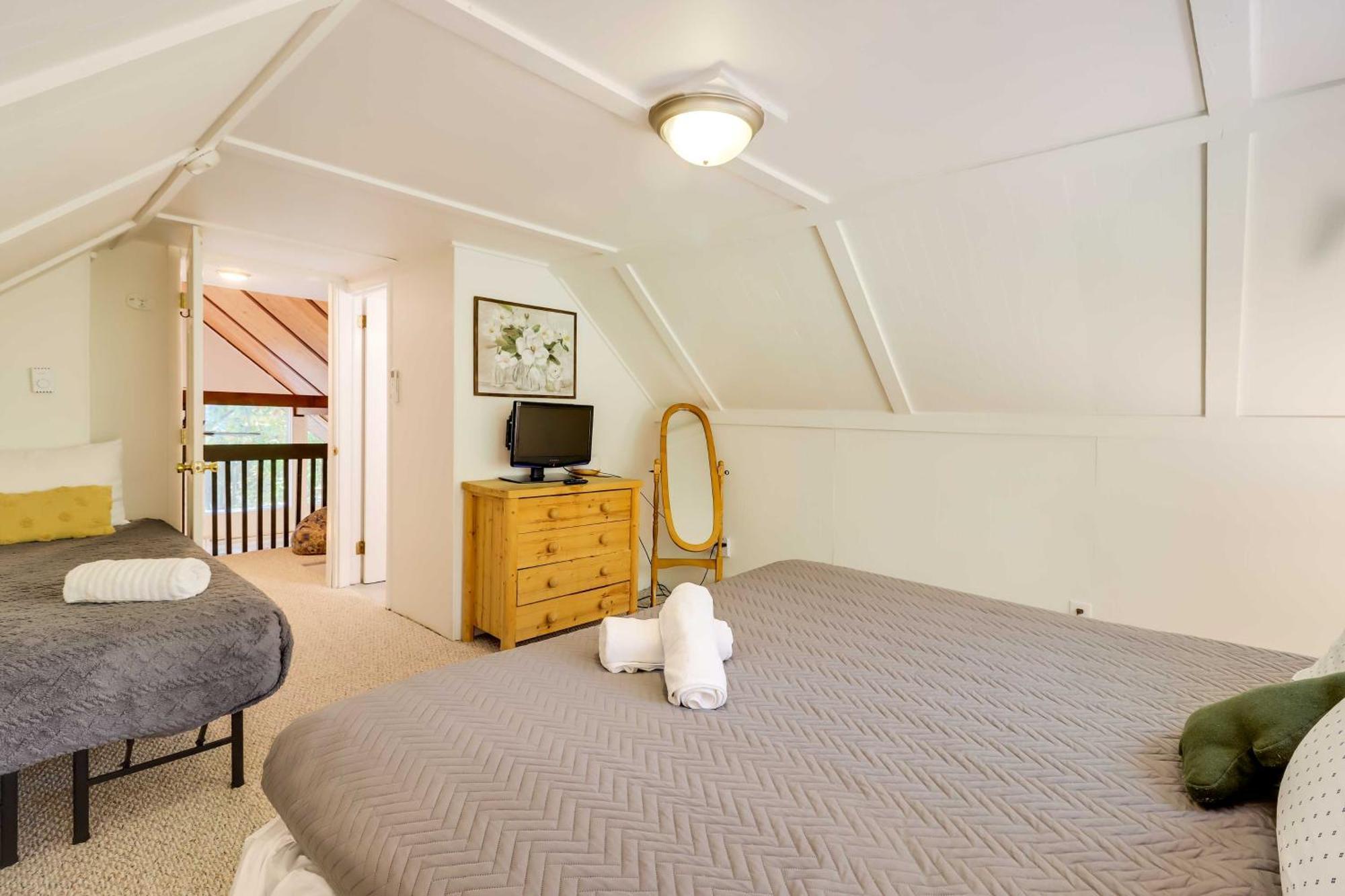 Poconos Ski Retreat With Sauna, Hot Tub, And Game Room Lake Harmony Bagian luar foto