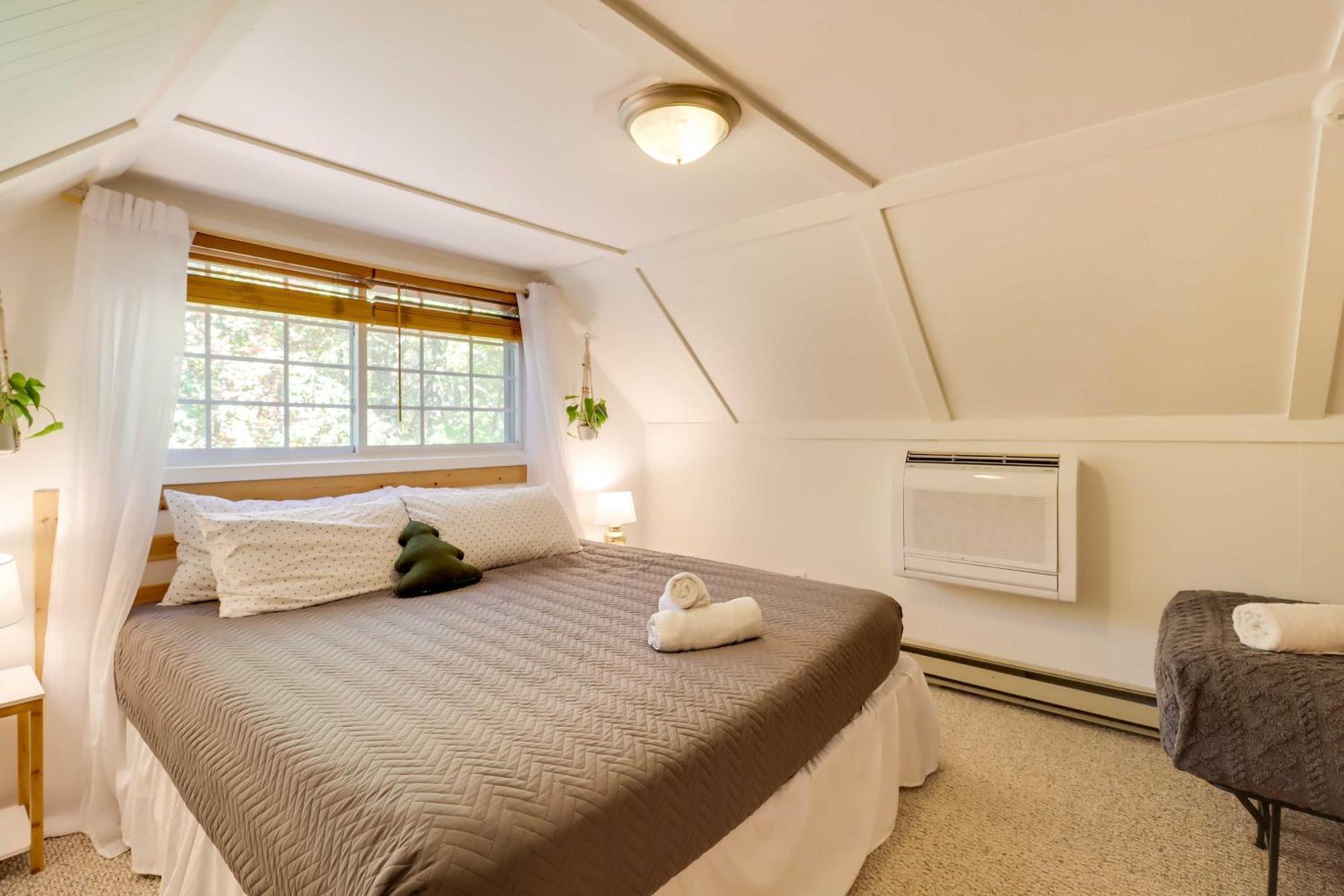Poconos Ski Retreat With Sauna, Hot Tub, And Game Room Lake Harmony Bagian luar foto